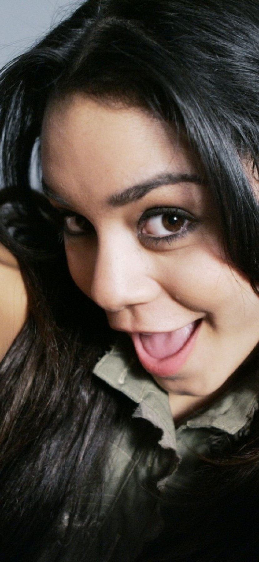 Iphone Xr Vanessa Hudgens Wallpaper - Iphone Vanessa Hudgens - HD Wallpaper 