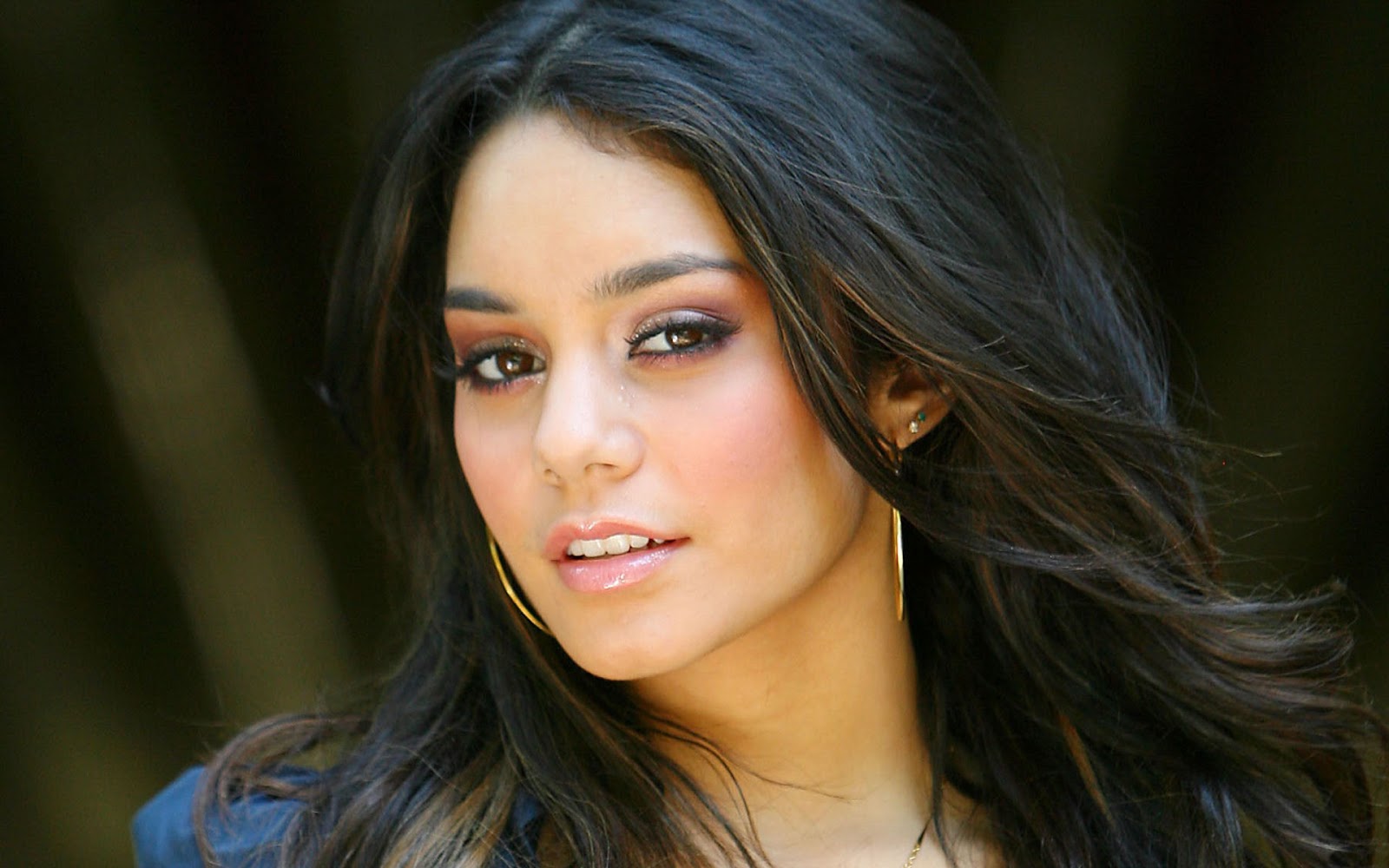 Vanessa Hudgens In Blue - HD Wallpaper 