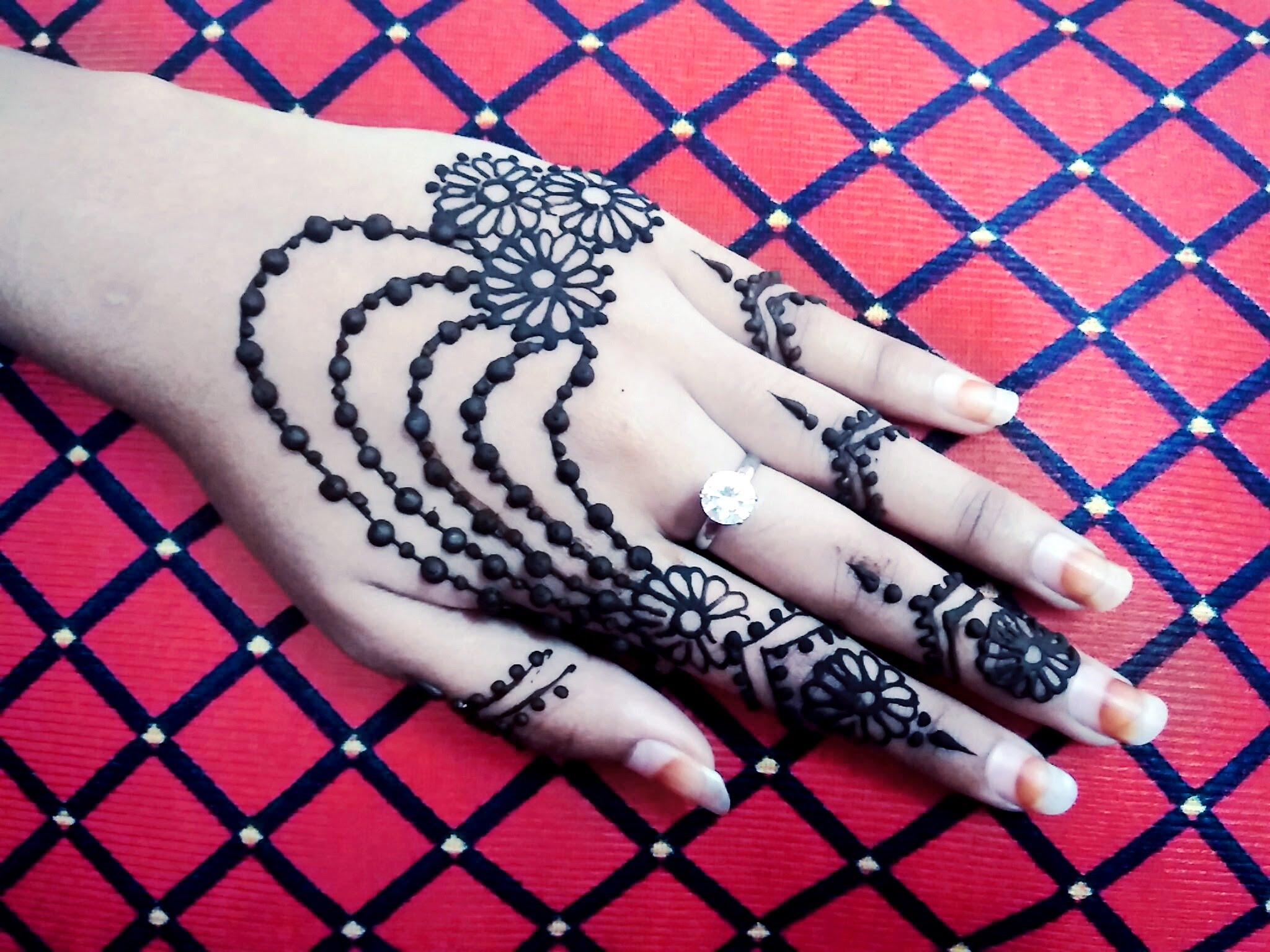 Design Of Mehndi - Old Town, Minute House - HD Wallpaper 