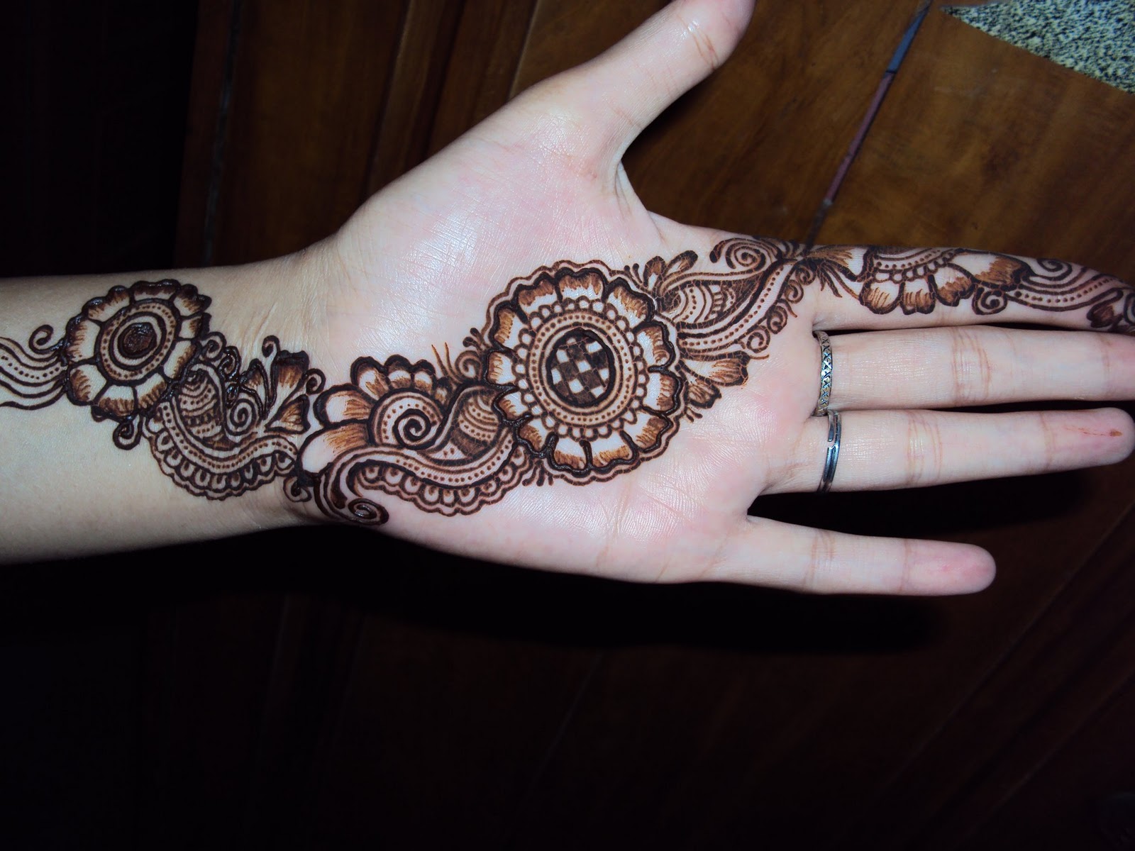 And Elegant Mehndi Designs Bridal Mehndi Designs Flower - Fancy Arabic Mehandi Designs - HD Wallpaper 