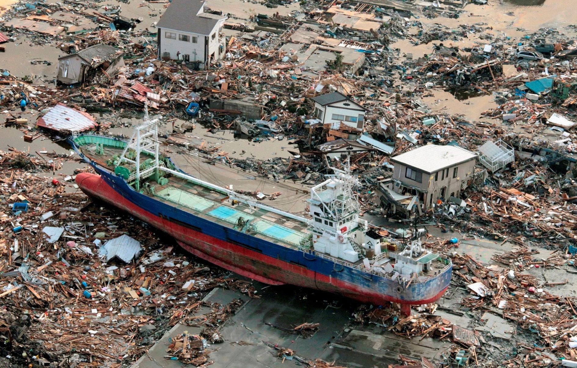 Tsunami Japan - HD Wallpaper 