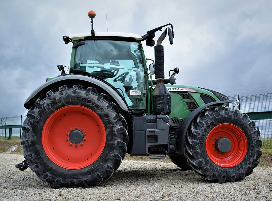 Tractor Wheels Fendt - HD Wallpaper 