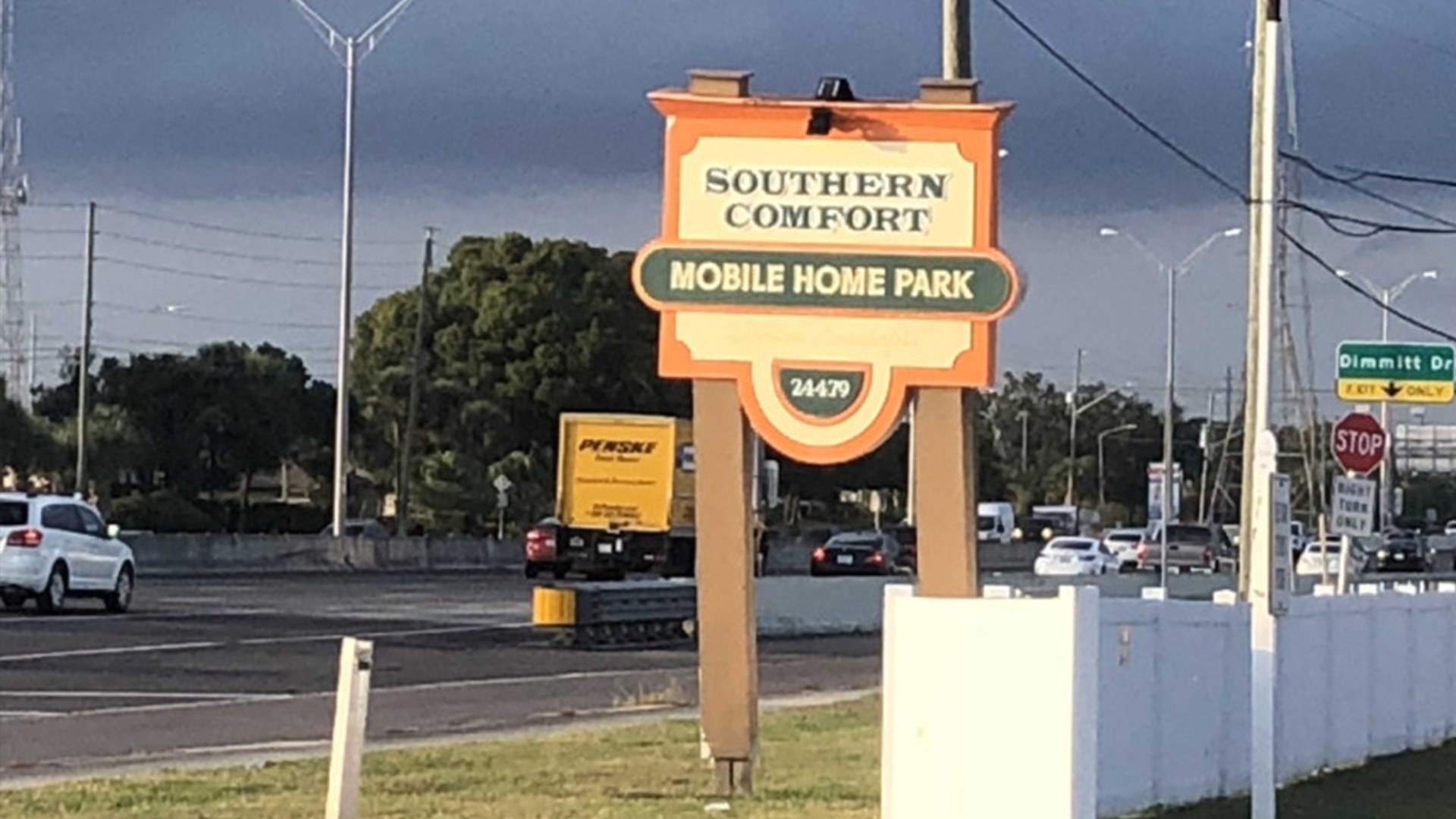 Street Sign - HD Wallpaper 