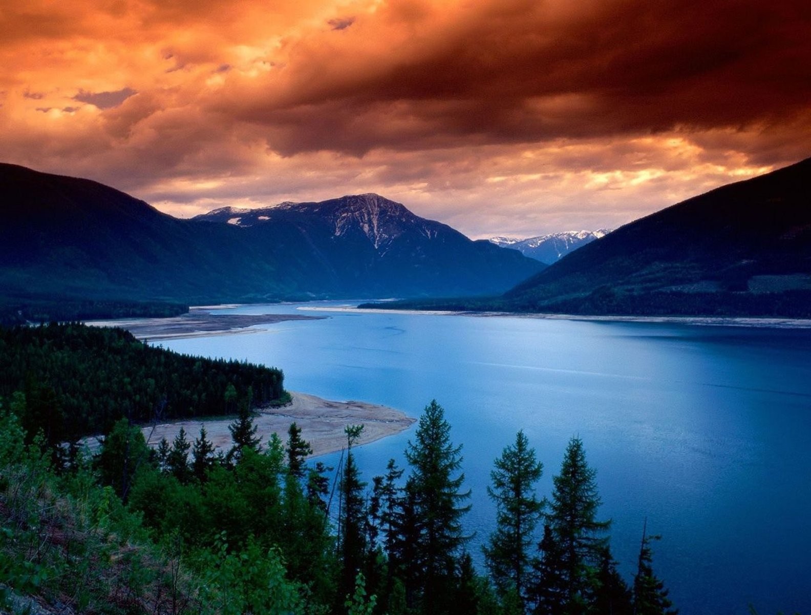 Upper Arrow Lake Bc - HD Wallpaper 