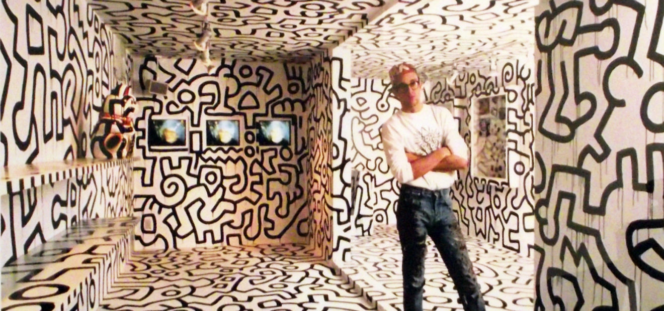 Keith Haring With His Art - HD Wallpaper 