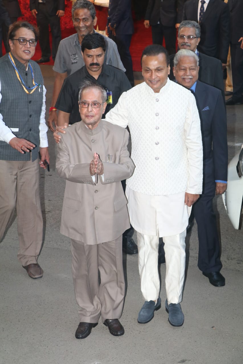 Anil Ambani With Pranab Mukherjee - HD Wallpaper 