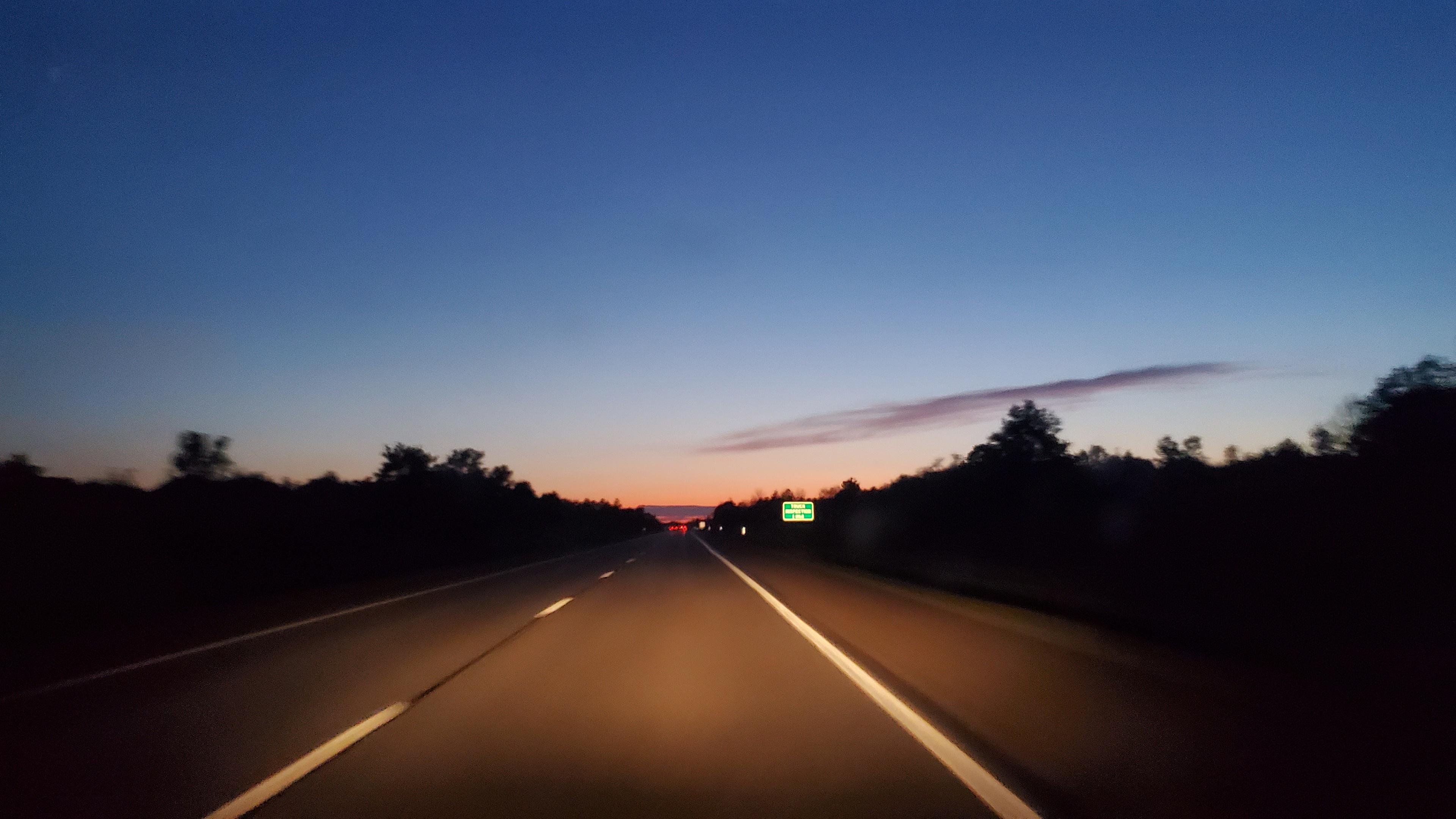 Late Night Drive Wallpaper - 4k Wallpaper Night Drive - HD Wallpaper 