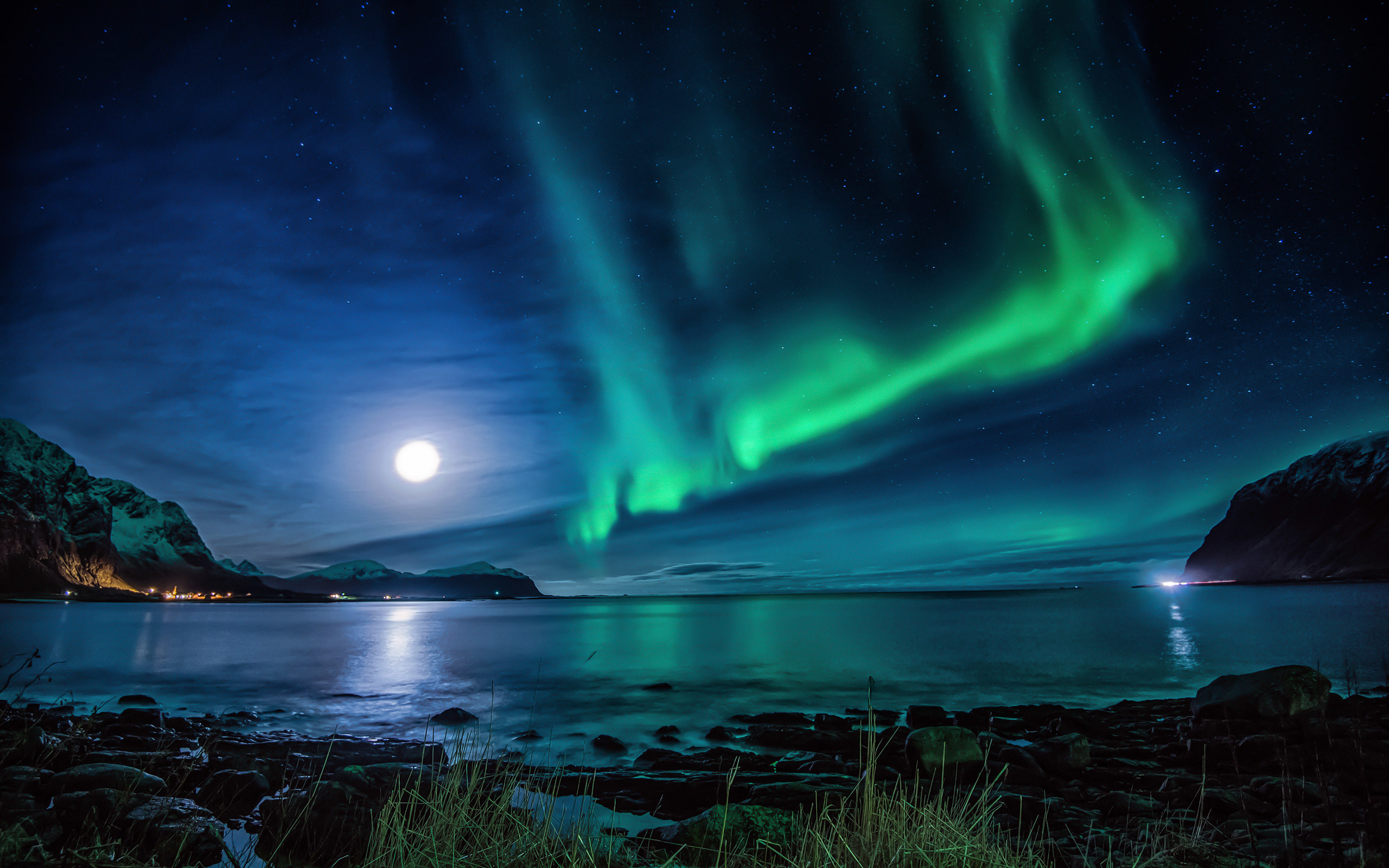 2560x1600, Aurora Borealis Moon Night 
 Data Id 44846 - Aurora Borealis With Moon - HD Wallpaper 
