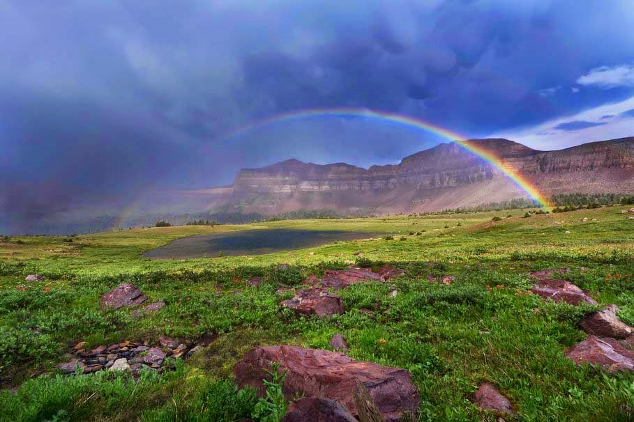 Clouds Rainbows Mountains Grass Hd Natural Image - Mountain Meadow Rainbow - HD Wallpaper 