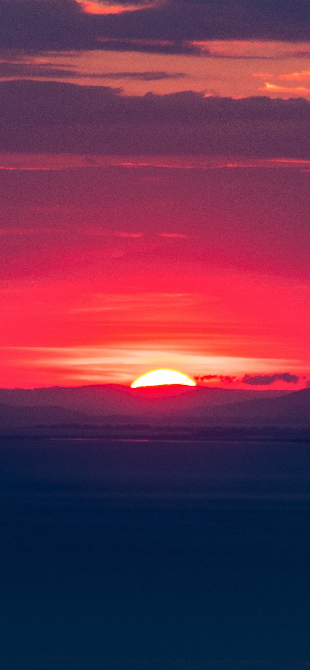 Iphone Wallpaper Sunset, Red Sky, Clouds, Dusk - Proposito El Mejor Despertador Del Mundo - HD Wallpaper 