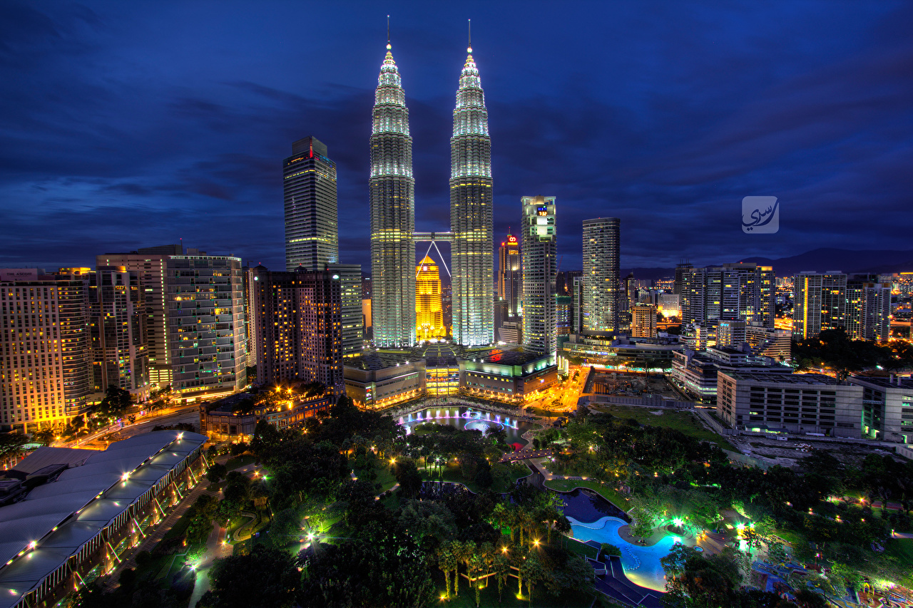 Petronas Towers - HD Wallpaper 