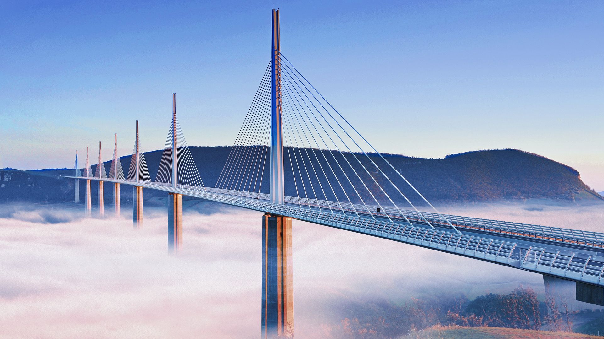 Millau Viaduct - HD Wallpaper 
