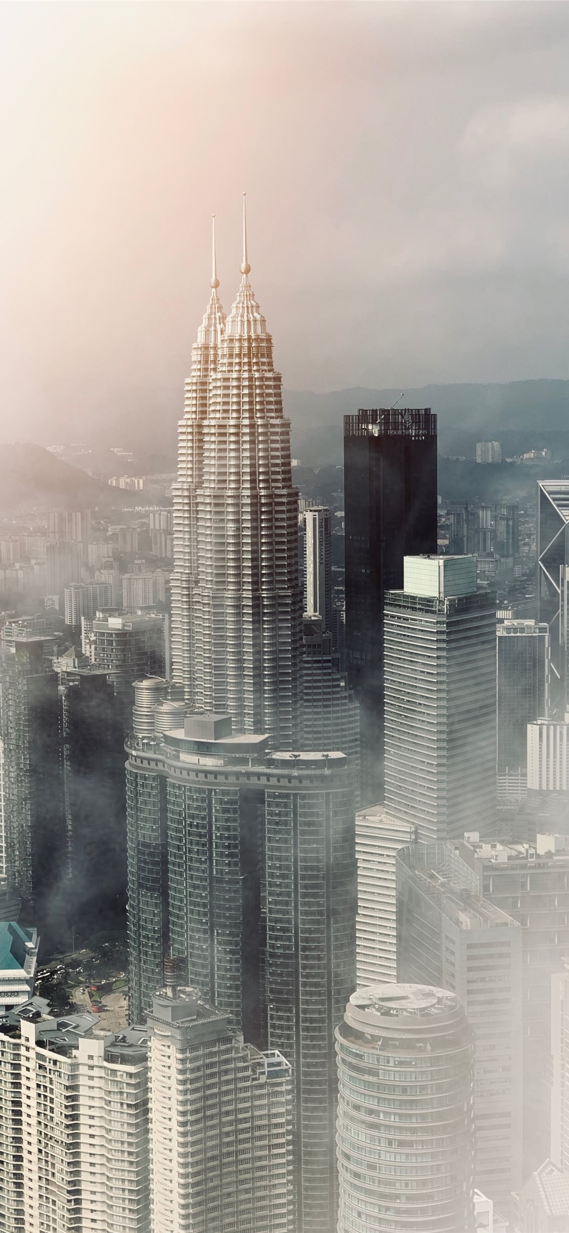 Kuala Lumpur Tower - 1125x2436 Wallpaper Kuala Lumpur Tower - 1125x2436 Wallpaper