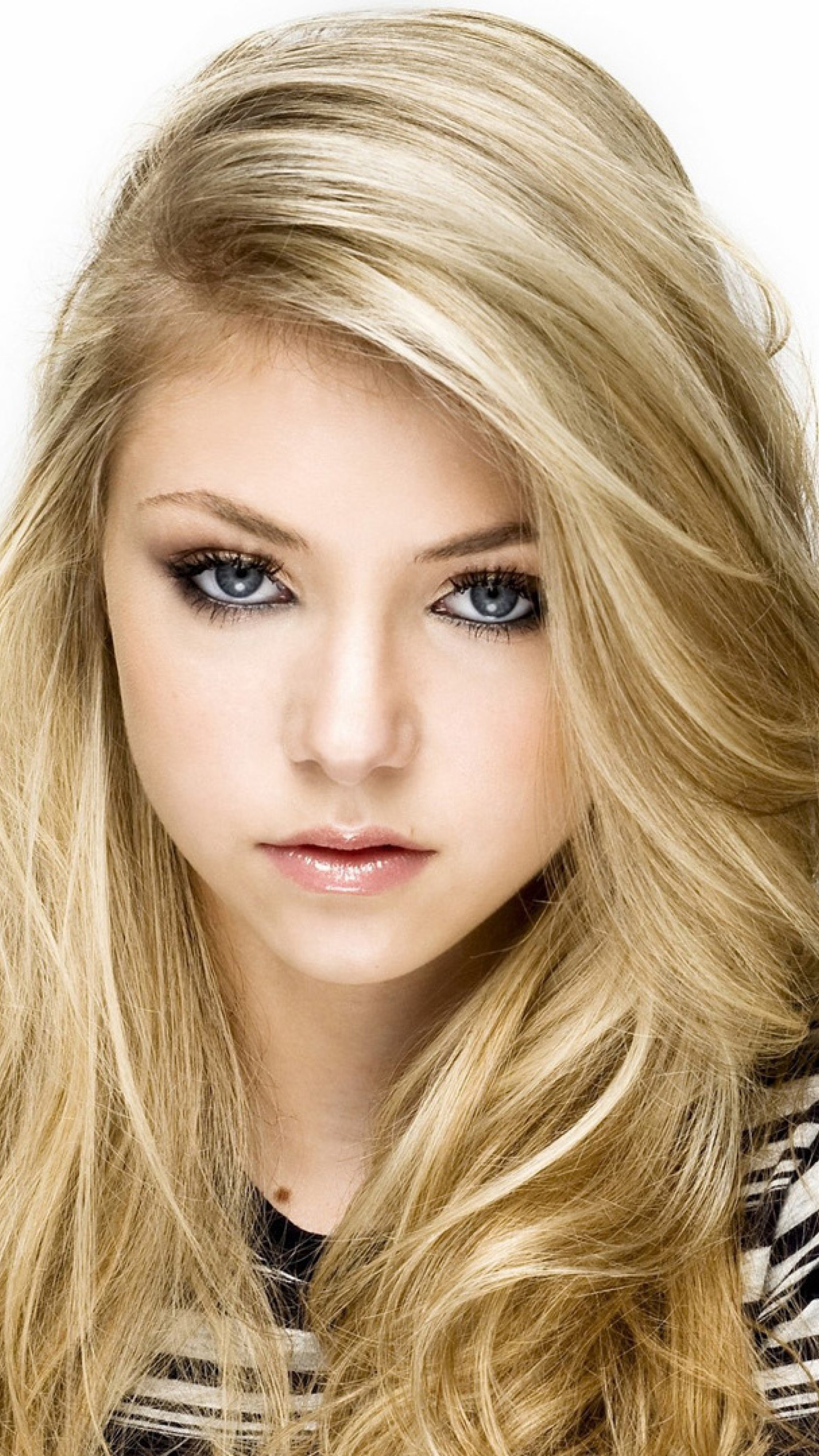 Taylor Momsen As A Teenager - HD Wallpaper 