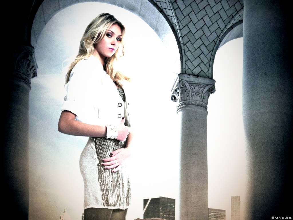 Taylor Momsen Wallpaper - Taylor Momsen White Dress - HD Wallpaper 