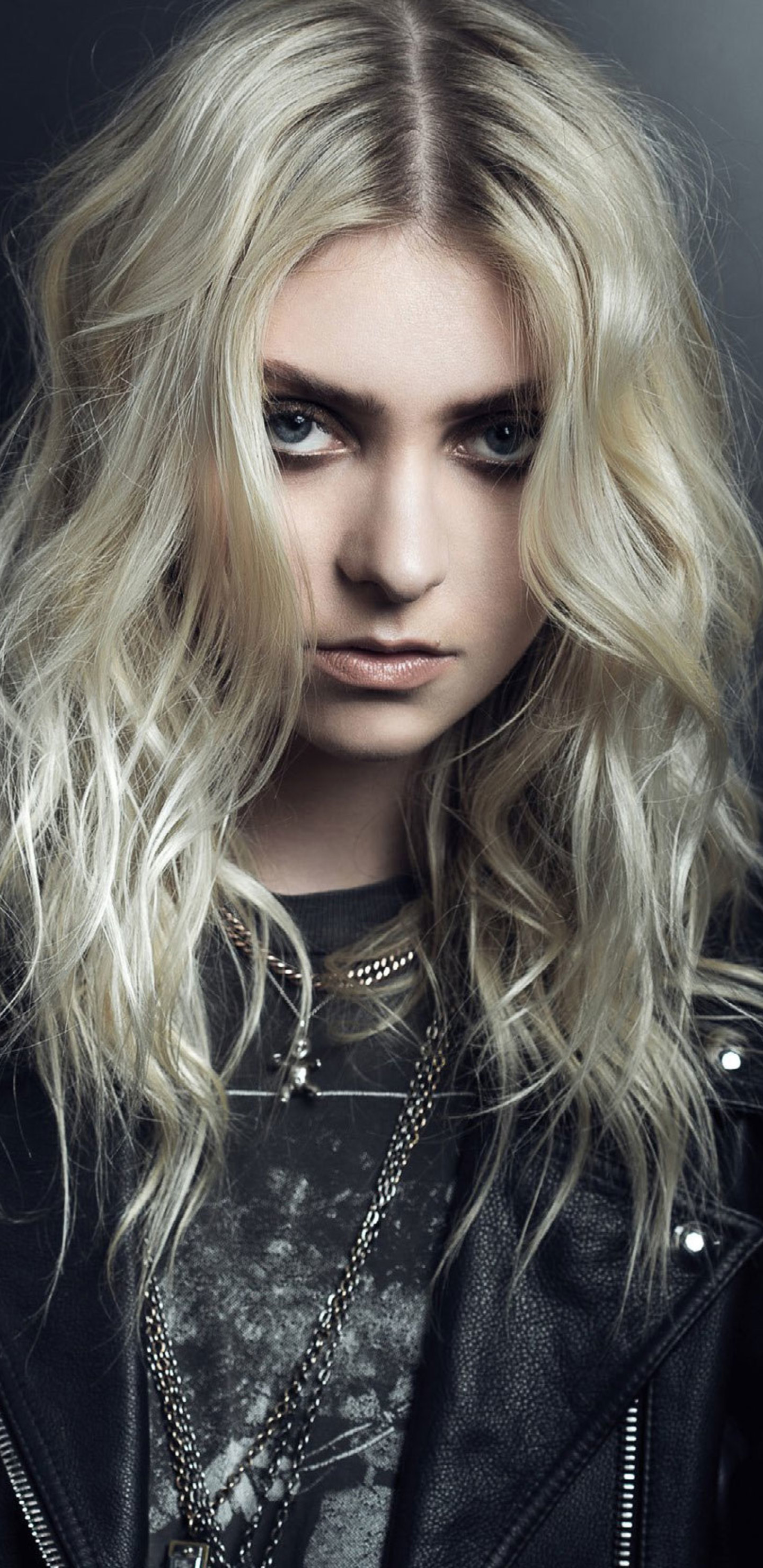 Taylor Momsen - HD Wallpaper 