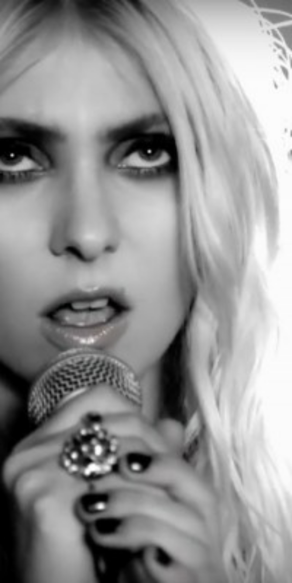 The Pretty Reckless Lockscreens // Requested By @valandsweets - Girl - HD Wallpaper 