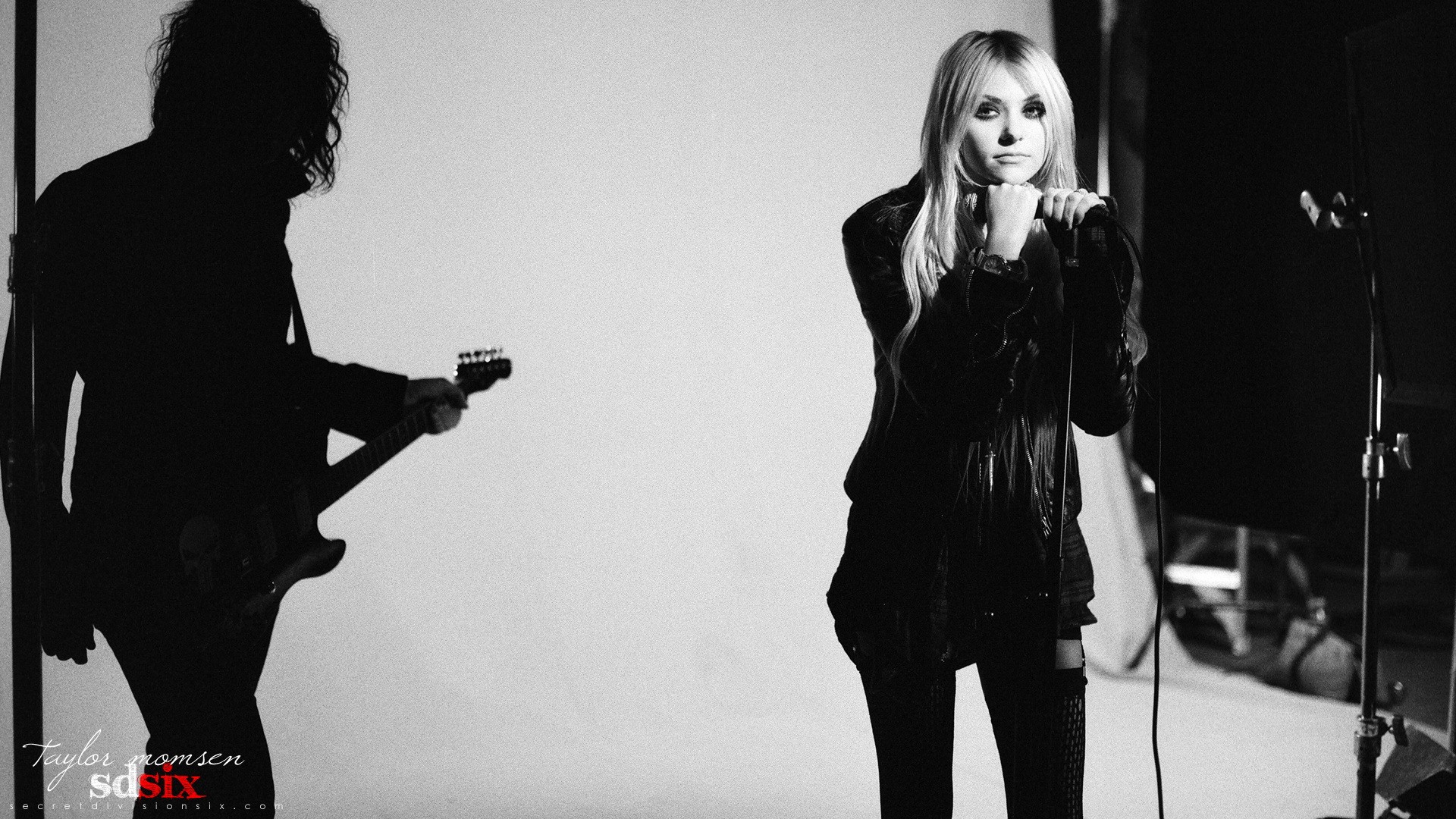 Pretty Reckless Make Me Wanna - HD Wallpaper 