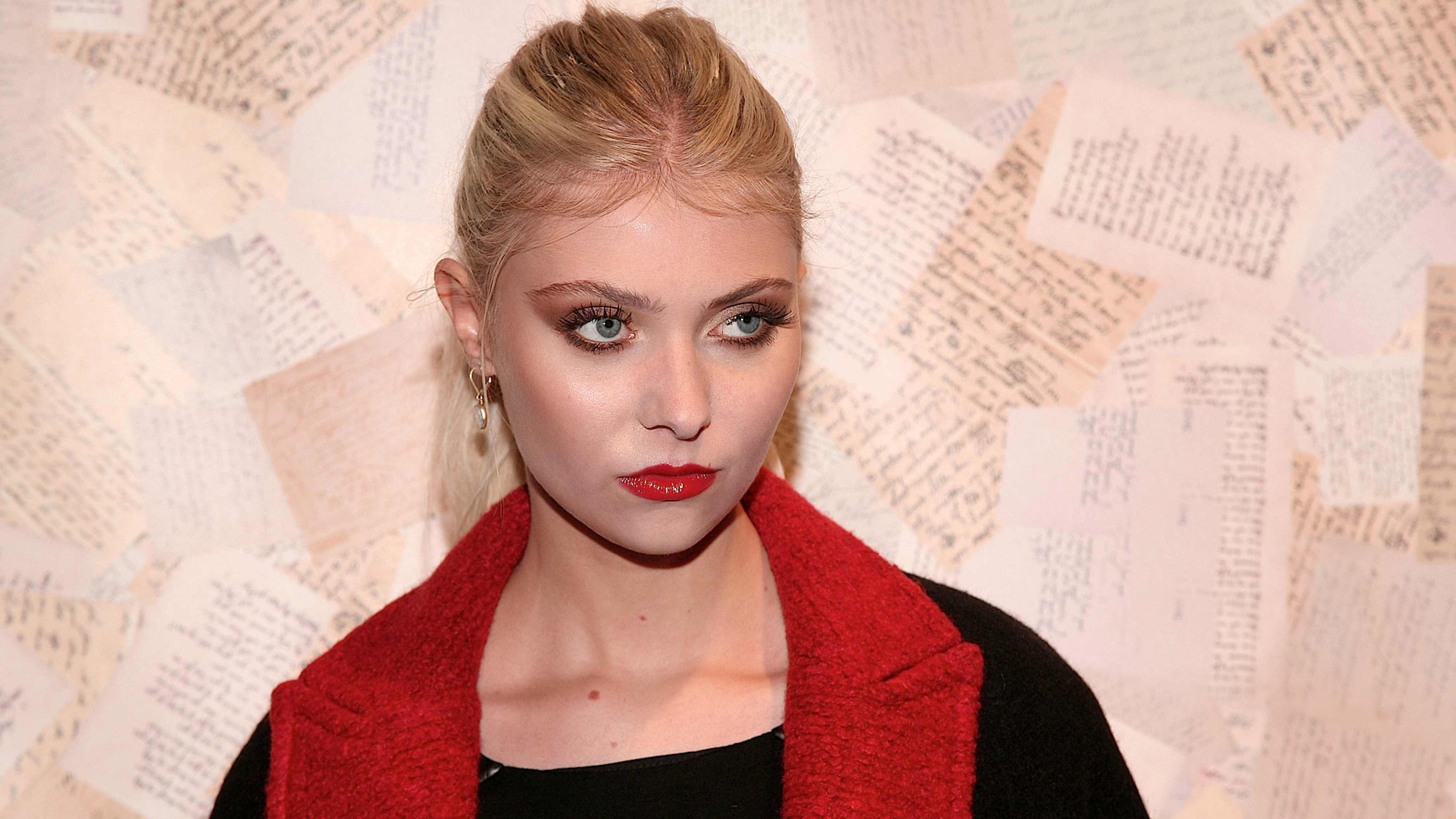 Taylor Momsen In A Black Jacket - เท ย์ เลอ ร์ มอม เซน - HD Wallpaper 