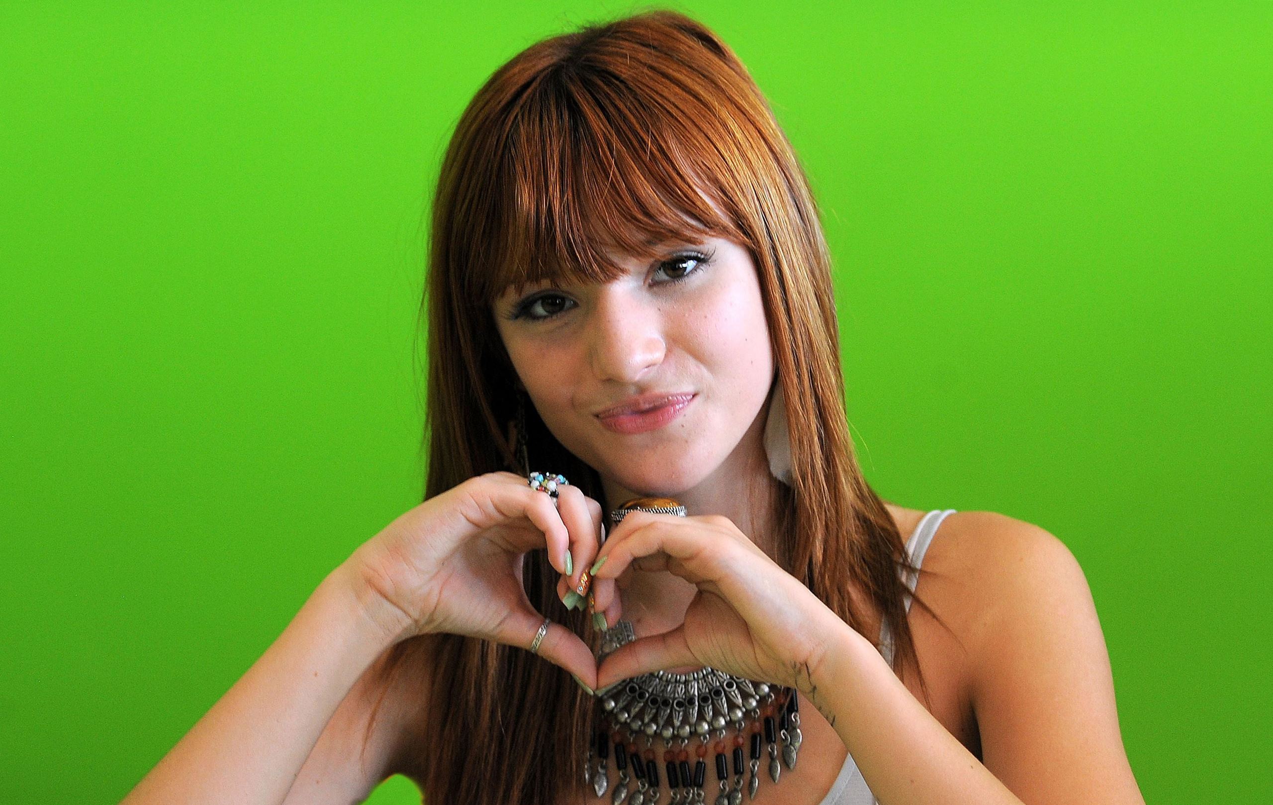 Bella Thorne - HD Wallpaper 