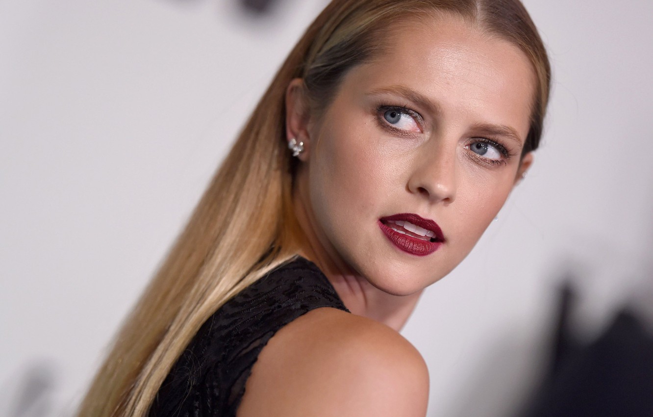 Photo Wallpaper Look, Girl, Pose, Makeup, Actress, - Teresa Palmer - HD Wallpaper 