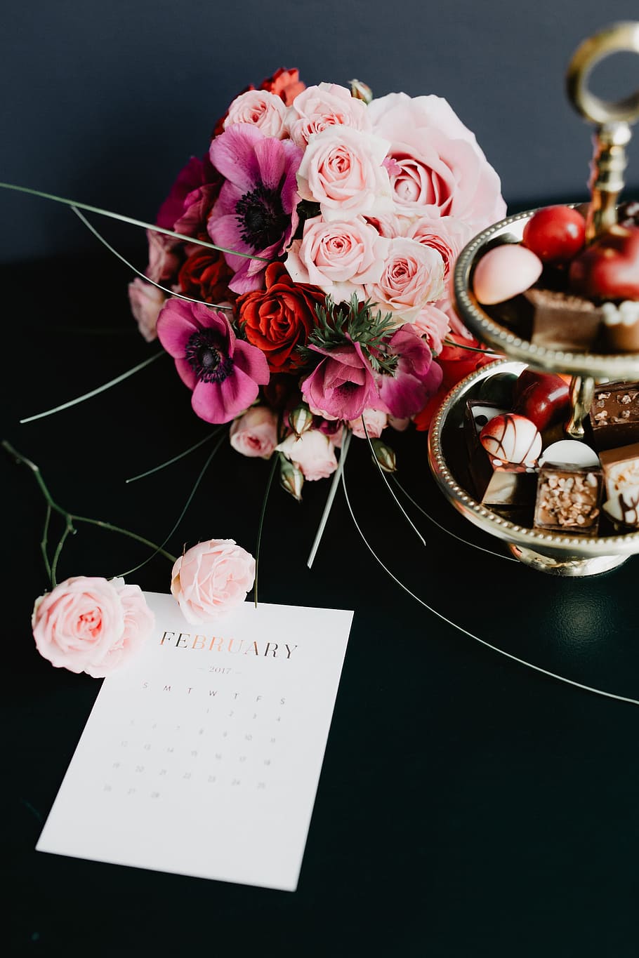 Valentine S Month, Valentines, February, Rose, Roses, - February Month With Rose Flowers - HD Wallpaper 