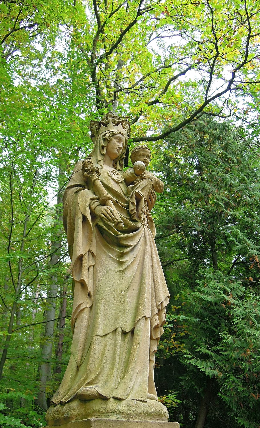 Forest, Statue, Nature, Sculpture, Madonna, Mother - Forest Statue - HD Wallpaper 