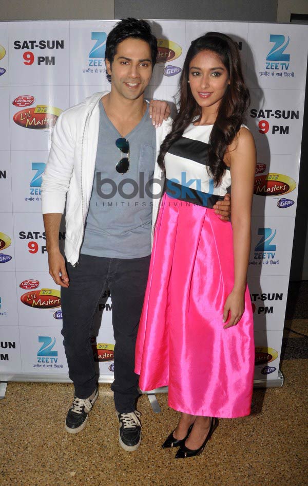 Varun And Illeana Stuns During Main Tera Hero Promotion - Promotion Of Mai Tera Hero - HD Wallpaper 