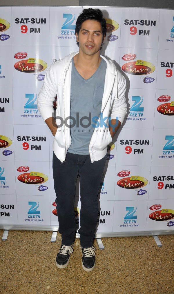 Varun And Illeana Stuns During Main Tera Hero Promotion - Event - HD Wallpaper 