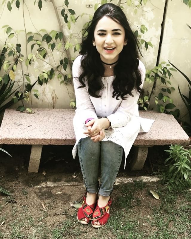 17125482 151183092068128 - Sitting - HD Wallpaper 