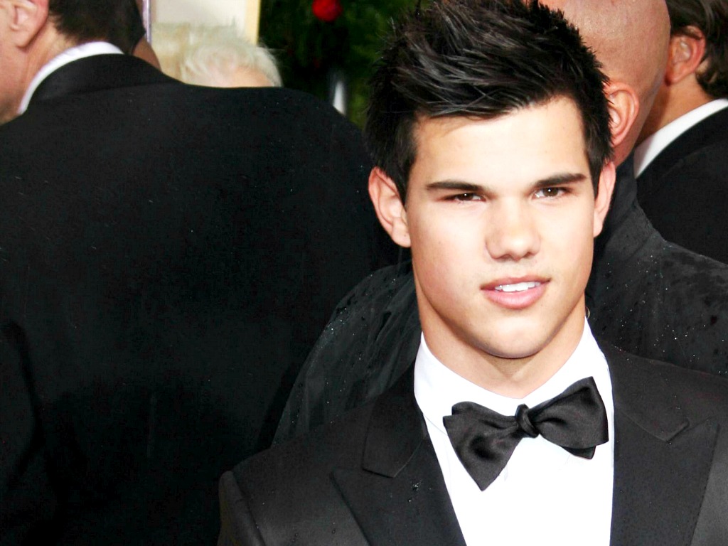 Taylor Lautner In A Tux - HD Wallpaper 