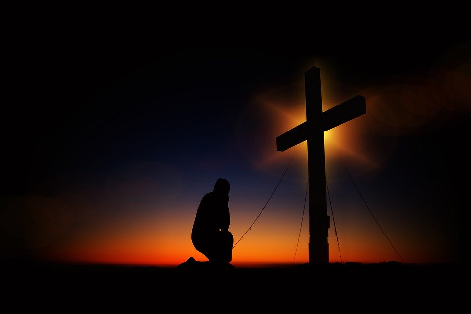 Kneeling In Front Of Cross - HD Wallpaper 