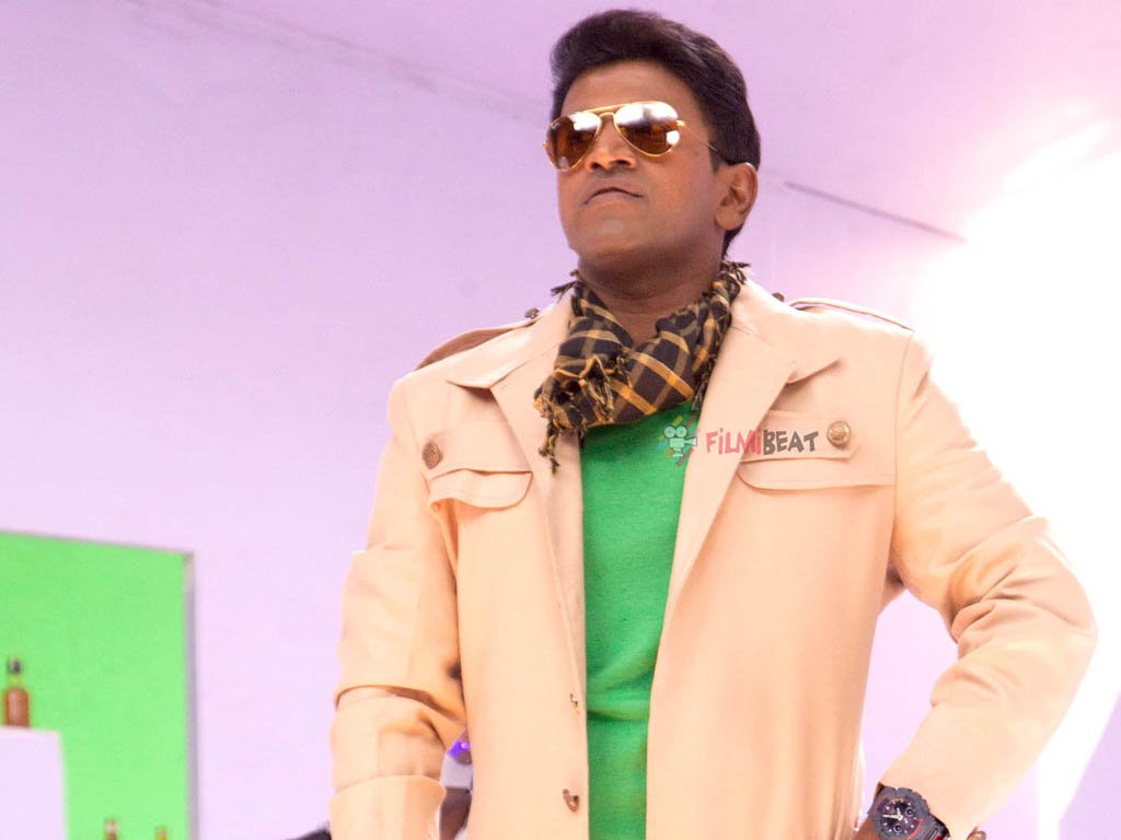 Dr Rajkumar Wallpaper - Puneeth Rajkumar Photo Download - HD Wallpaper 