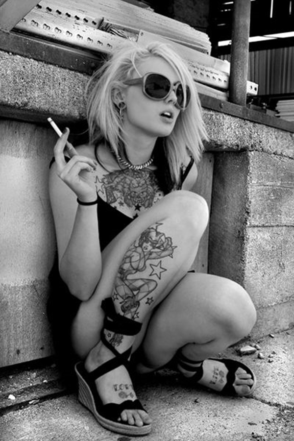 Calf Tattoo Designs - Tattoo Girl Smoke Weed - HD Wallpaper 