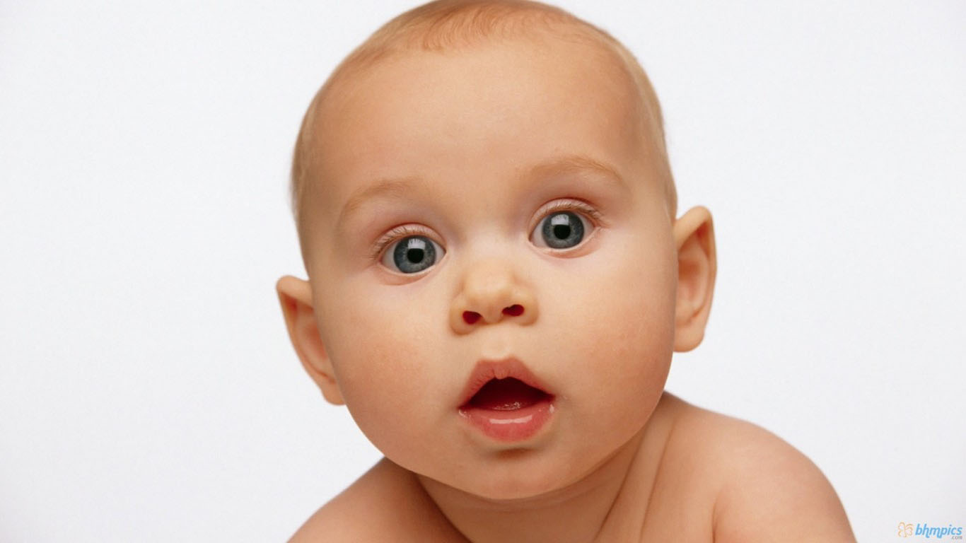 Blue Eyes Little Baby Boy Surprise Hd Wallpaper - Baby With Iphone - HD Wallpaper 