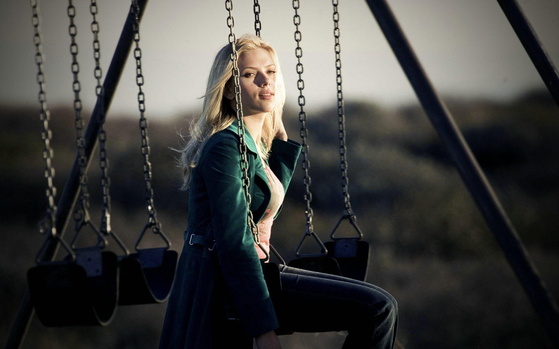 Girl Swing Wallpaper - HD Wallpaper 