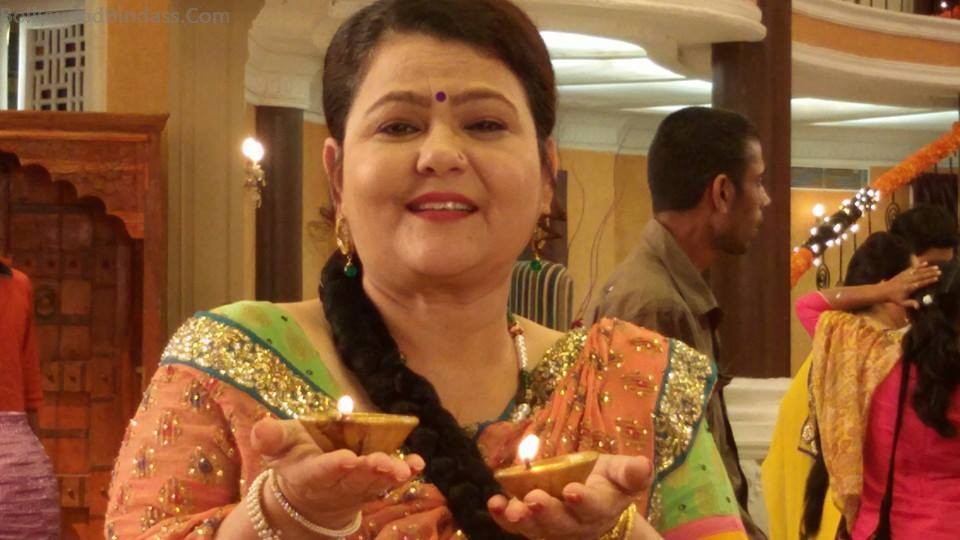Roshan Khan As Indu Suri In Kumkum Bhagya - Mooncake - HD Wallpaper 