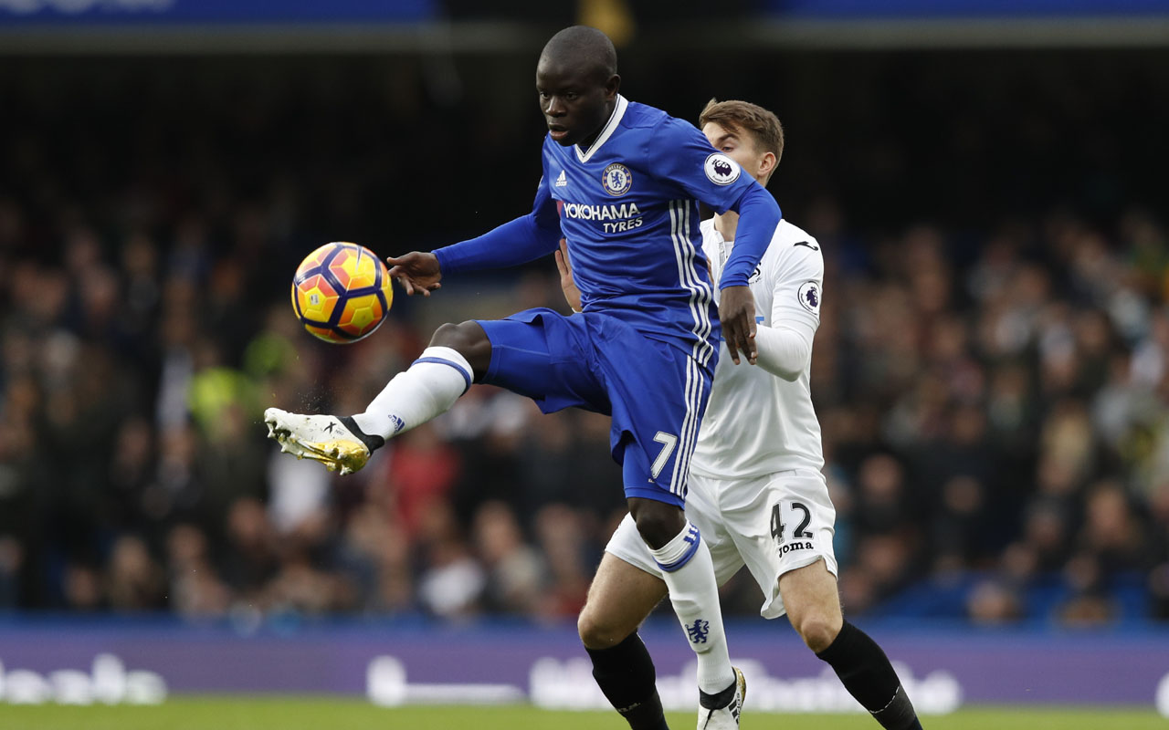 N Golo Kante Wallpaper-12 - Kick Up A Soccer Ball - HD Wallpaper 