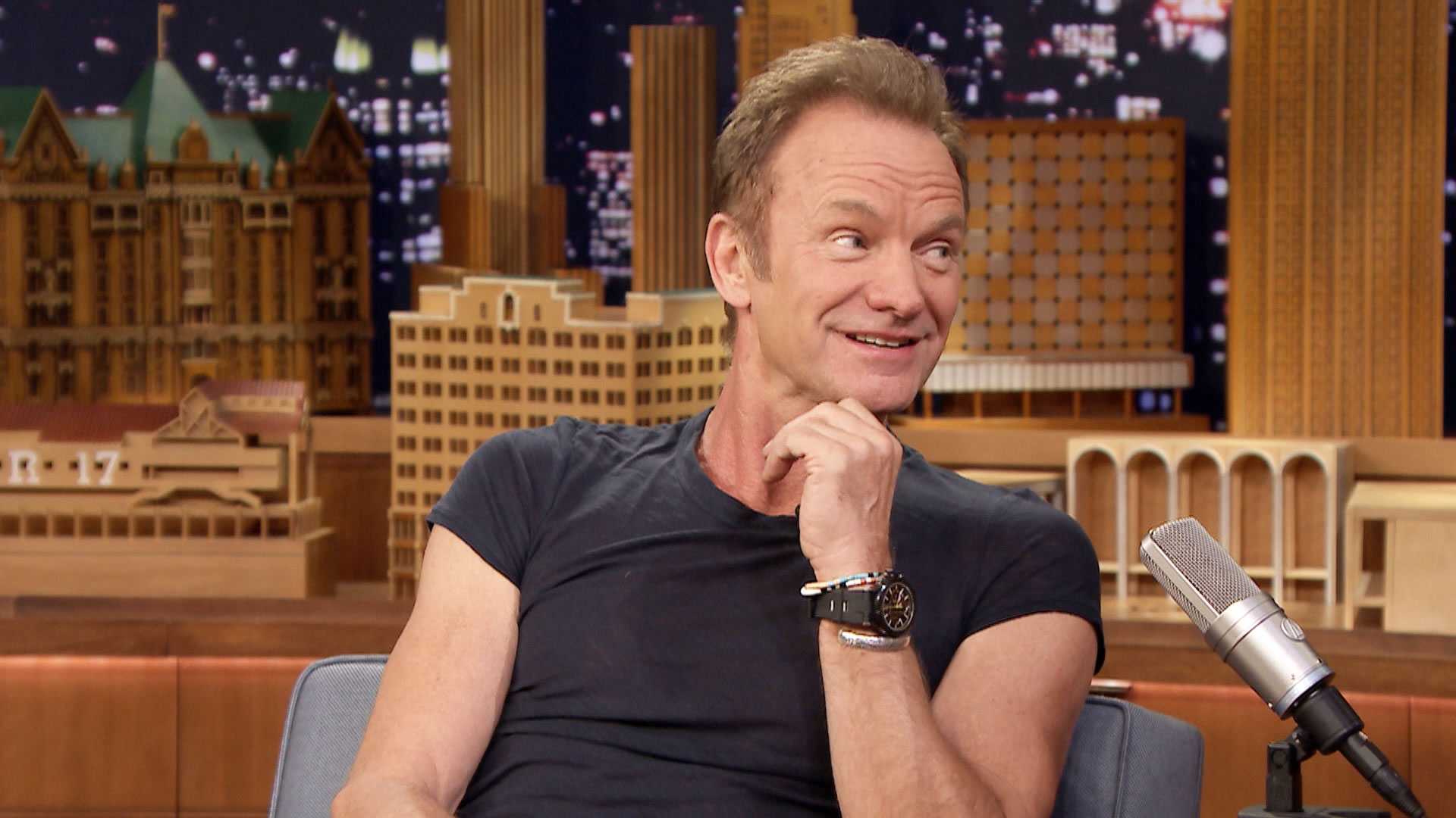 Sting Wallpaper - Melissa Benoist Jimmy Fallon 2016 - HD Wallpaper 