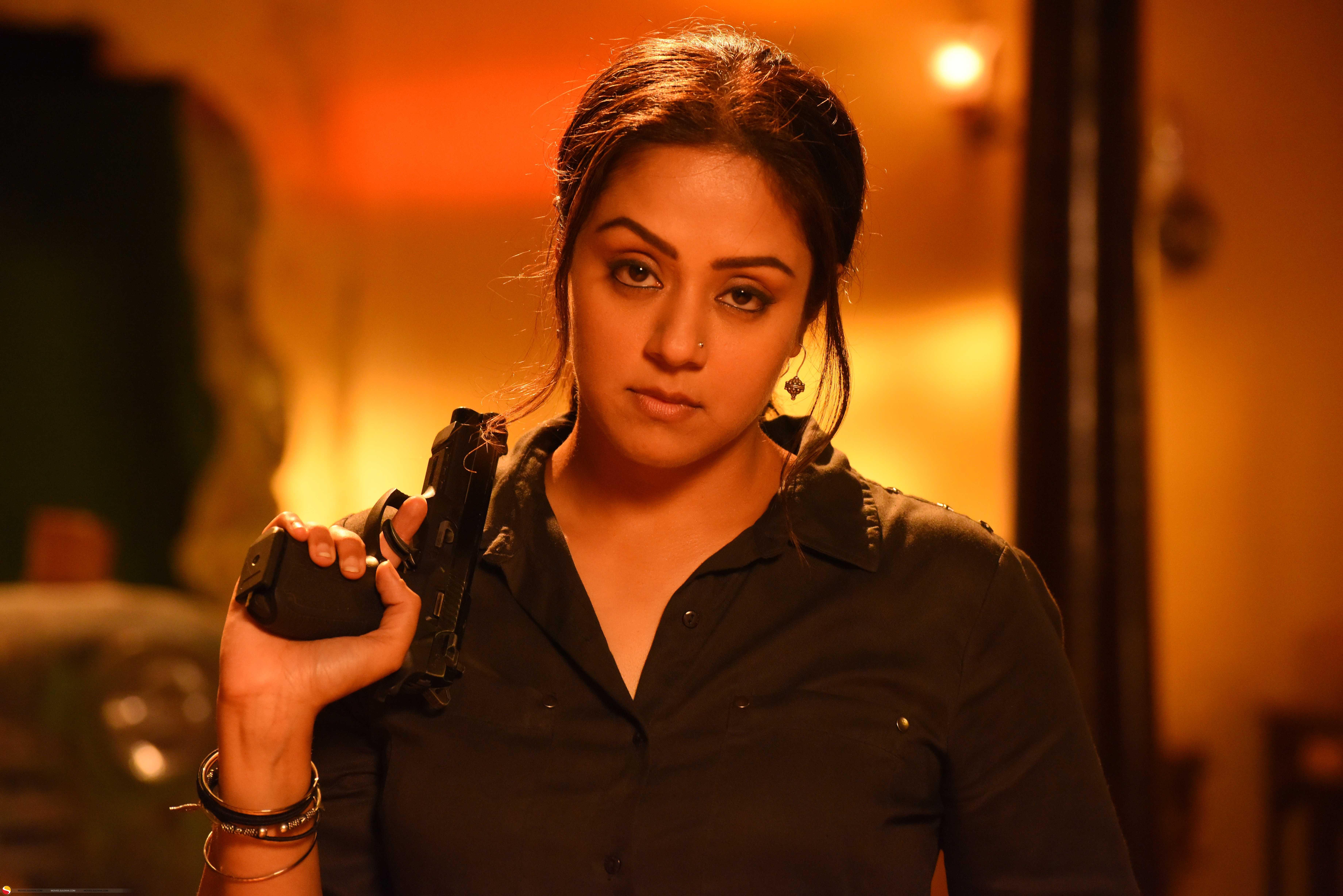 Jyothika Jackpot Movie Still - HD Wallpaper 