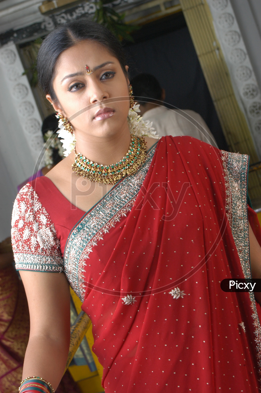 Actress Jyothika In Saree 1064x1600 Wallpaper Teahub Io