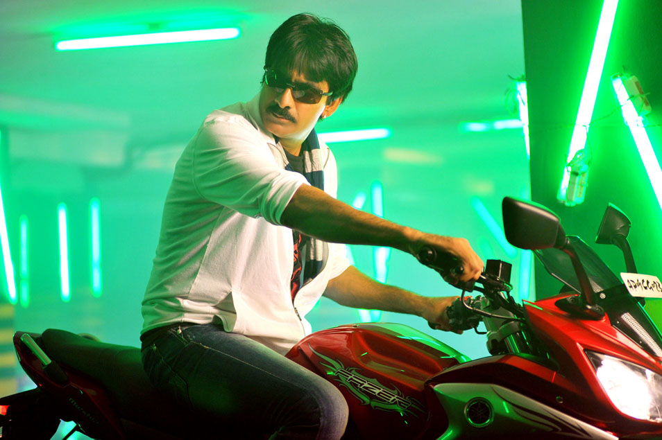 Ravi Teja Telugu Actor Photo - Meri Jaan Ki Baazi Movie - HD Wallpaper 