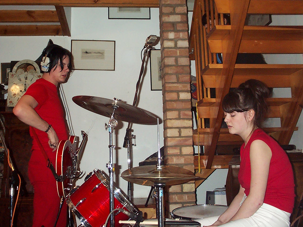 White Stripes Live 2010 - HD Wallpaper 