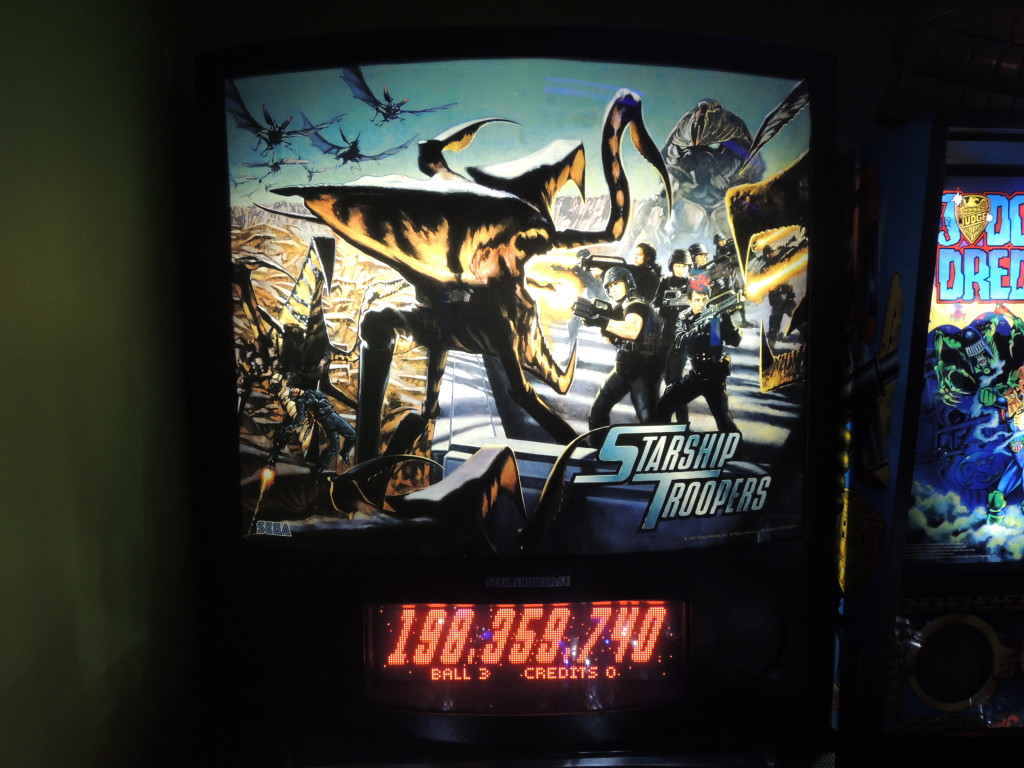 Starship Troopers Pinball Machine - HD Wallpaper 