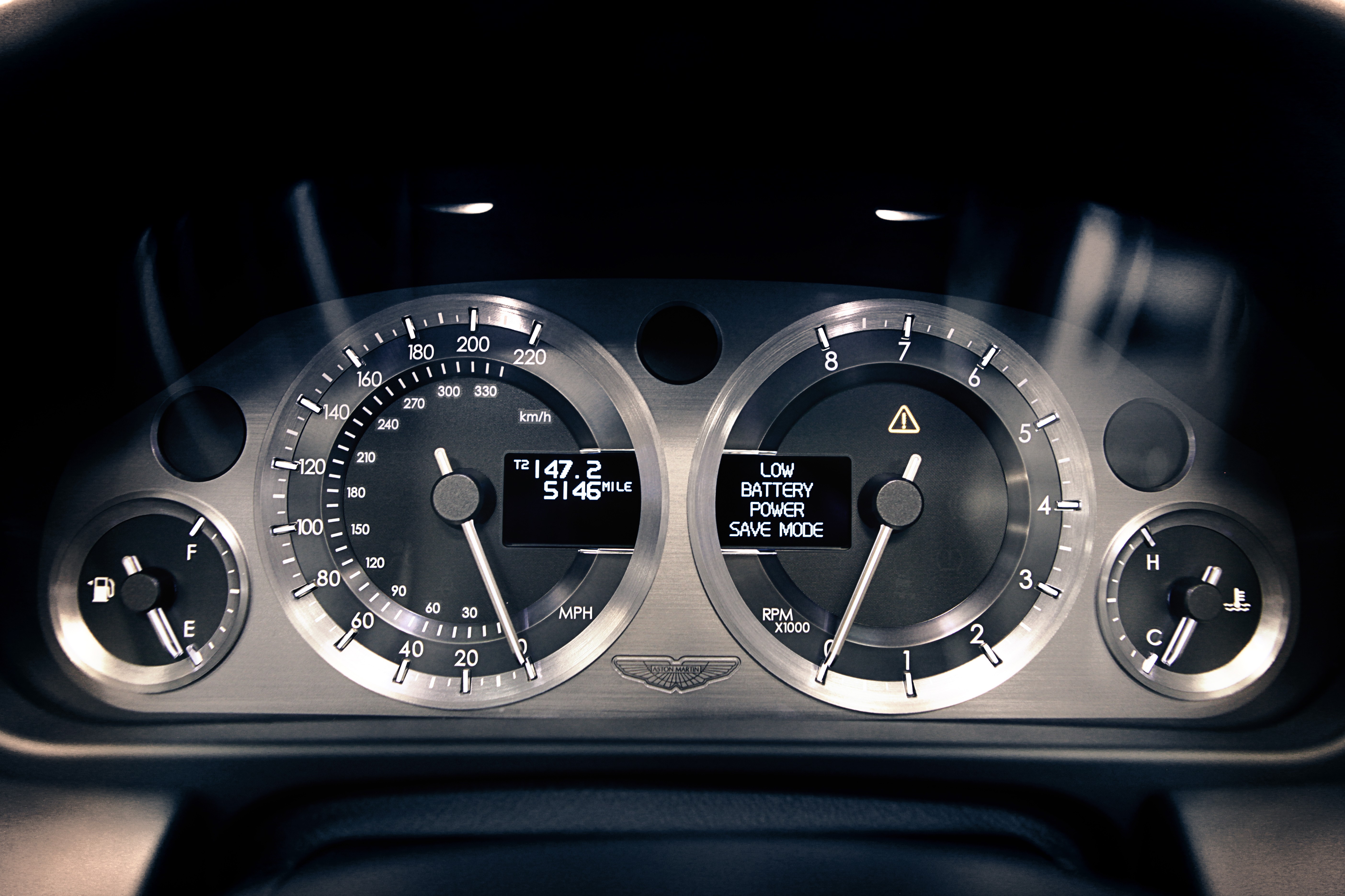 Wallpaper - Aston Martin Db9 Dashboard - HD Wallpaper 