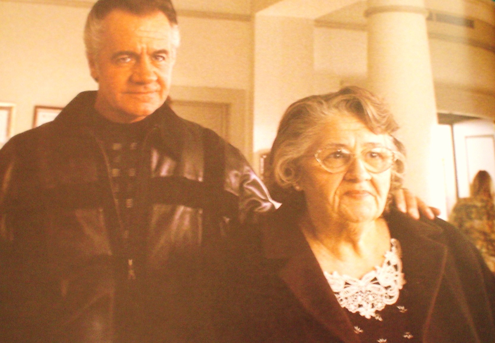 Paulie And His Mother - Paulie Walnuts And His Mom - HD Wallpaper 