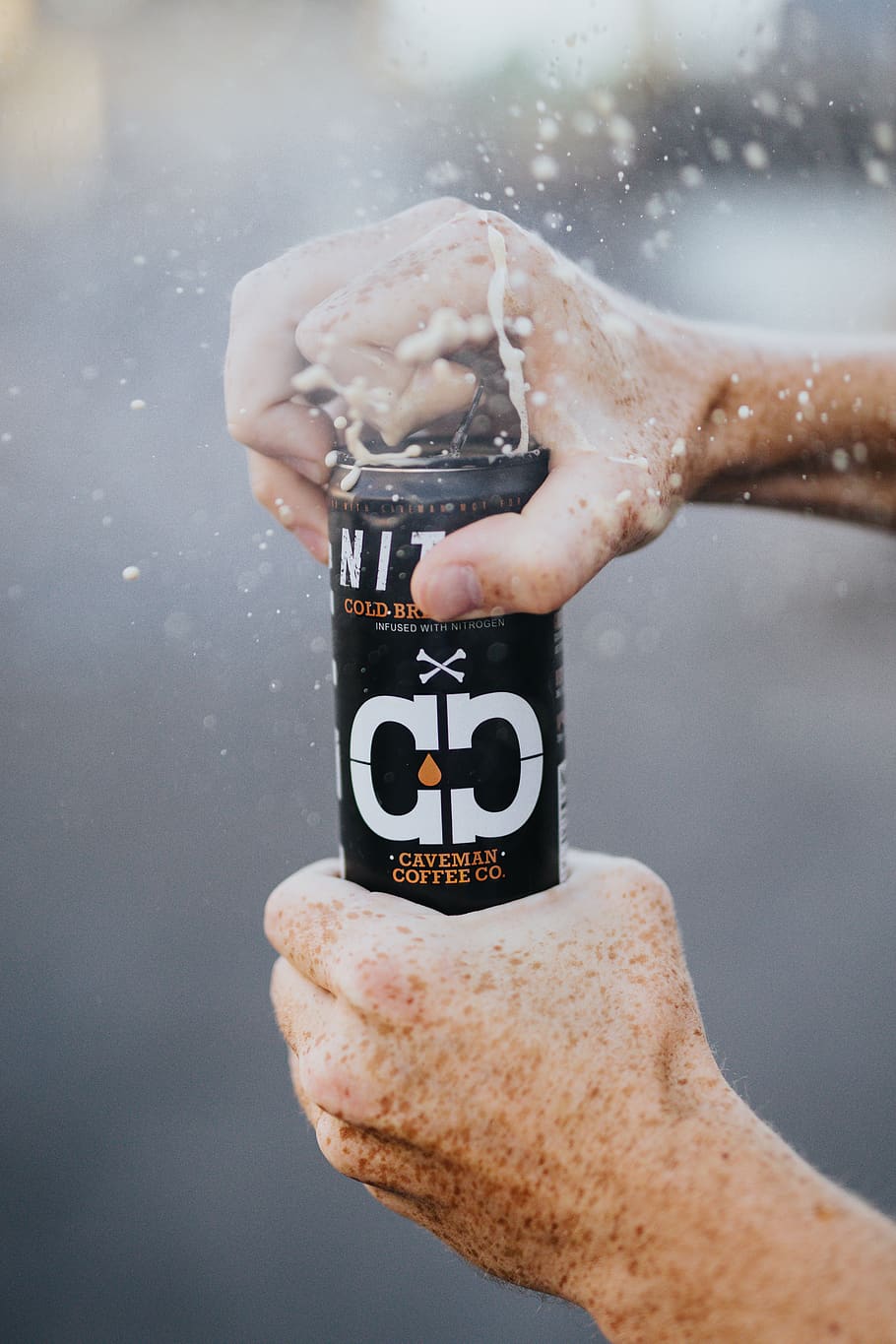 Person Opening Soda Can, Finger, Human, Hand, Tin, - HD Wallpaper 