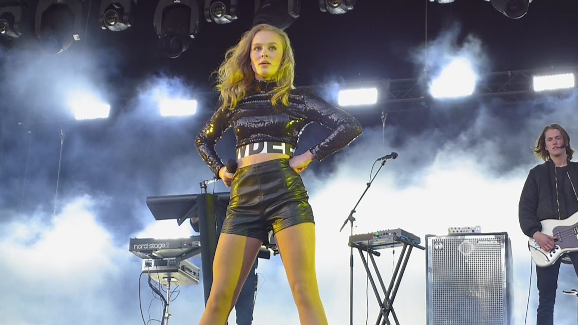Data-src /w/full/a/7/c/80128 - Zara Larsson Day Concert - HD Wallpaper 