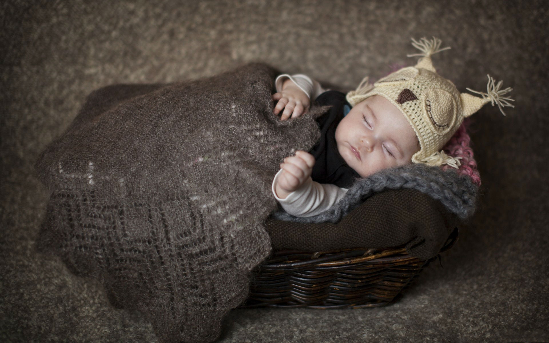 Sleeping Baby Wallpaper - HD Wallpaper 