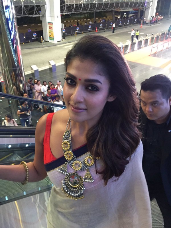 A Questionable Protagonist - Nayanthara Siima Awards 2016 - HD Wallpaper 